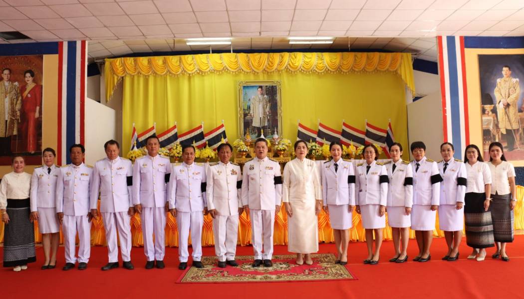 เข้าร่วมพิธีเจริญพระพุทธมนต์และทำบุญตักบาตรถวายเป็นพระราชกุศล เนื่องในวันคล้ายวันพระบรมราชสมภพพระบาทสมเด็จพระบรมชนกาธิเบศร มหาภูมิพลอดุลเดชมหาราช บรมนาถบพิตร วันชาติ และวันพ่อแห่งชาติ